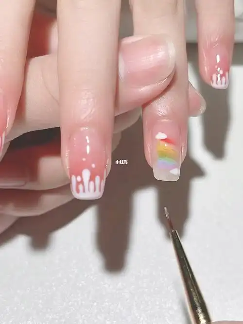 彩绘简单彩虹美甲画法