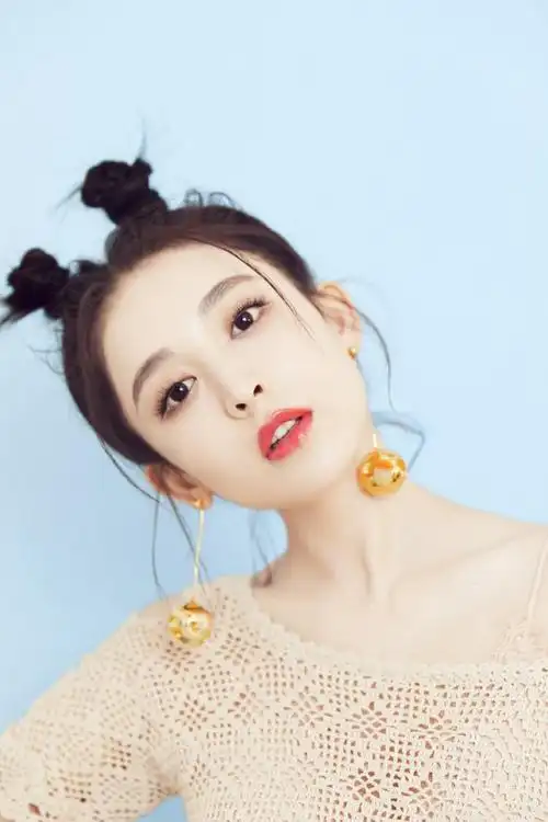 甜美少女古力娜扎俏皮可爱夏日清凉丸子头唯美写真集