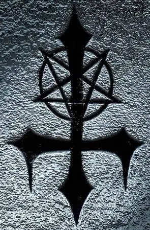 女生纹身,纹哪里,纹什么让人觉得冷冰冰的.