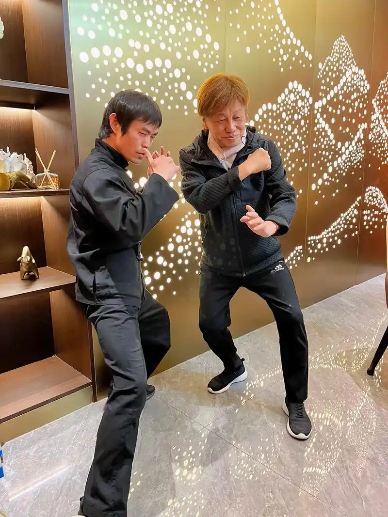 72岁梁小龙不服老.@小龙生活号 @鲁之深 @仨猫六个眼 @ - 抖音