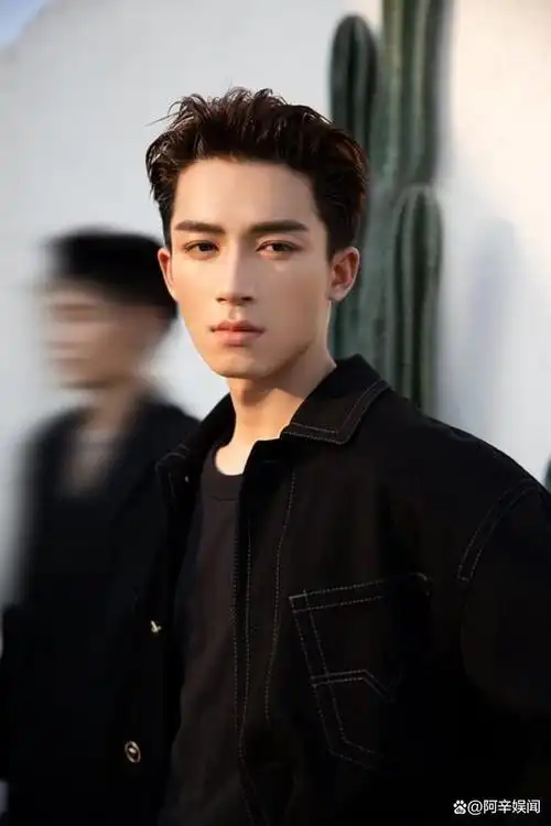 如今吴磊,王鹤棣,许凯等95后演员红遍大荧幕,而00后新生代也开始崭露