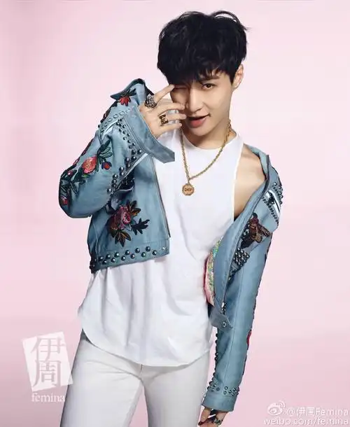 exo张艺兴穿gucci变「撩妹高手」 眨眼萌笑迷死你