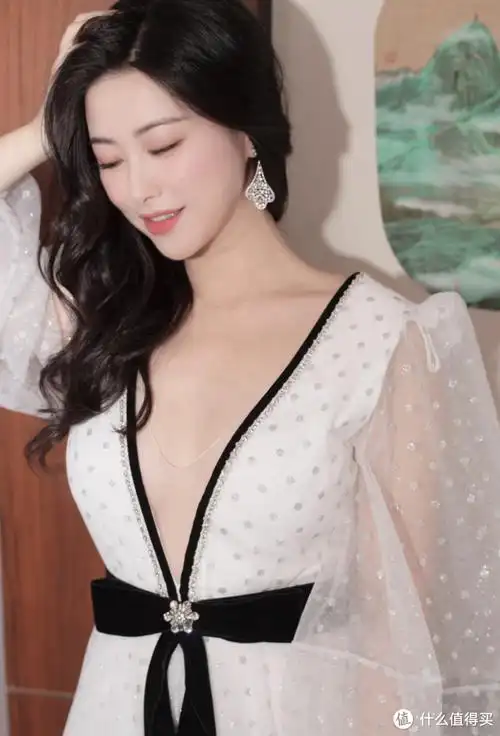 精英律师栗娜朱珠低调嫁人主婚纱竟然是暮光之城贝拉同款