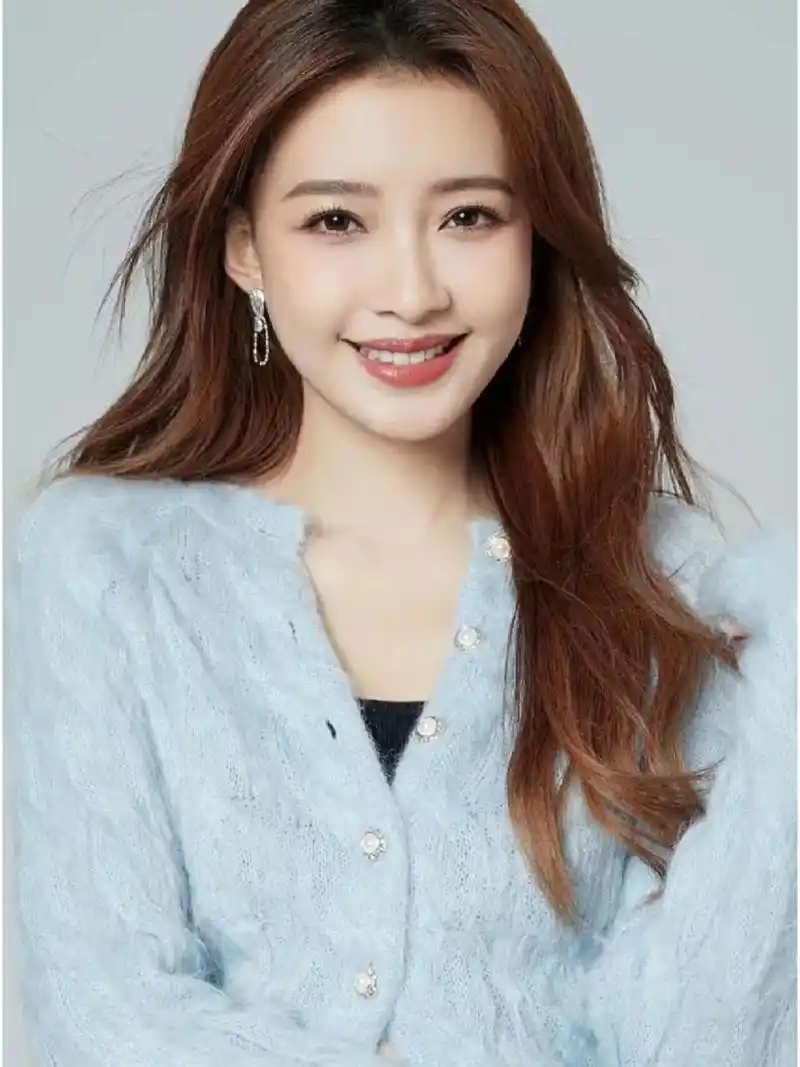 孙怡和李沁长得好像 李一桐和白鹿长得也很像 8岁时我就分不对这4个