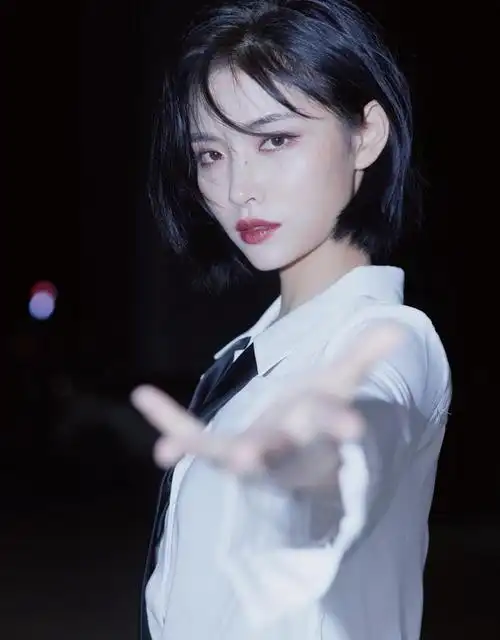 帅气女神许佳琪惊艳写真