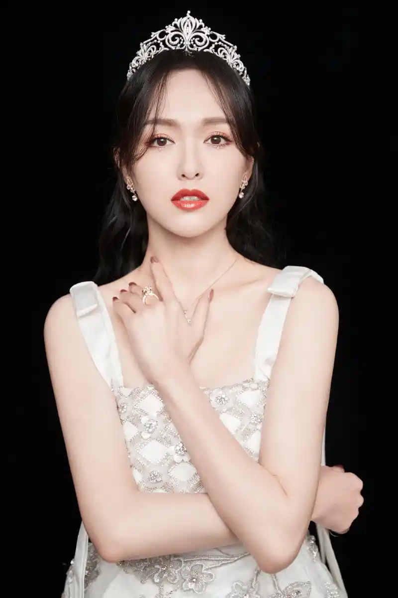 >首页>图片大全>明星>唐嫣精致优雅写真图片> ( 1 / 9 ) 2020-08-24