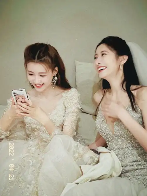 孙怡吴优闺蜜婚纱照##孙怡吴优美女贴贴