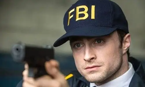 《统治权》首发剧照 "哈利-波特"变身fbi特工