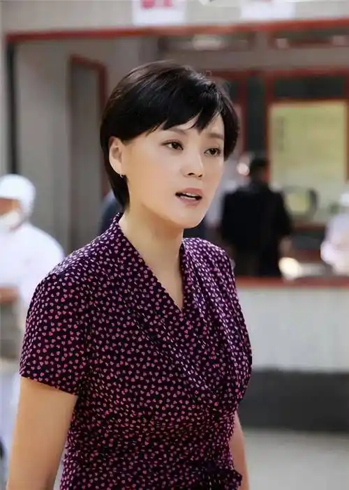 (梁爱琪《马向阳下乡记》依然)(梁爱琪,鲁诺《小男人遇上大女人》合影