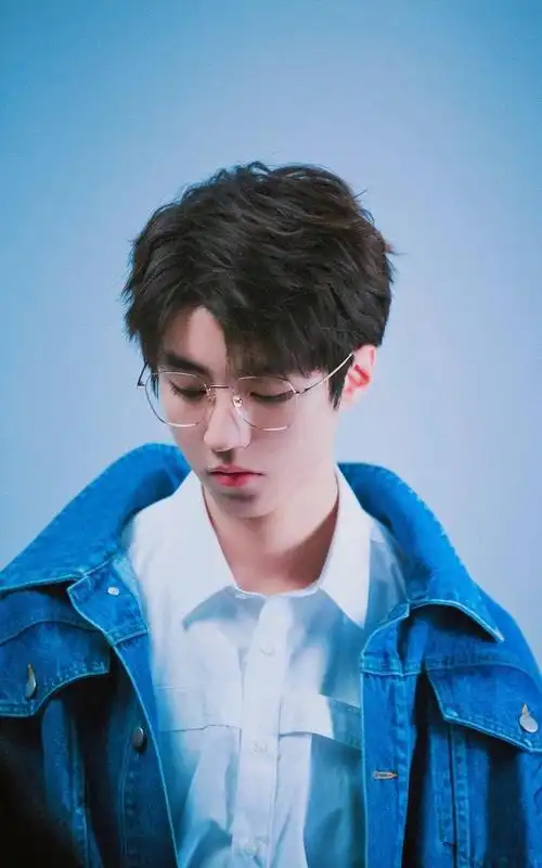 小鲜肉王俊凯清新帅气写真