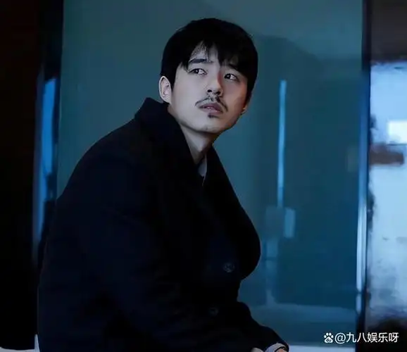 与刘昊然同框,拉开距离,互动尴尬-大江头条