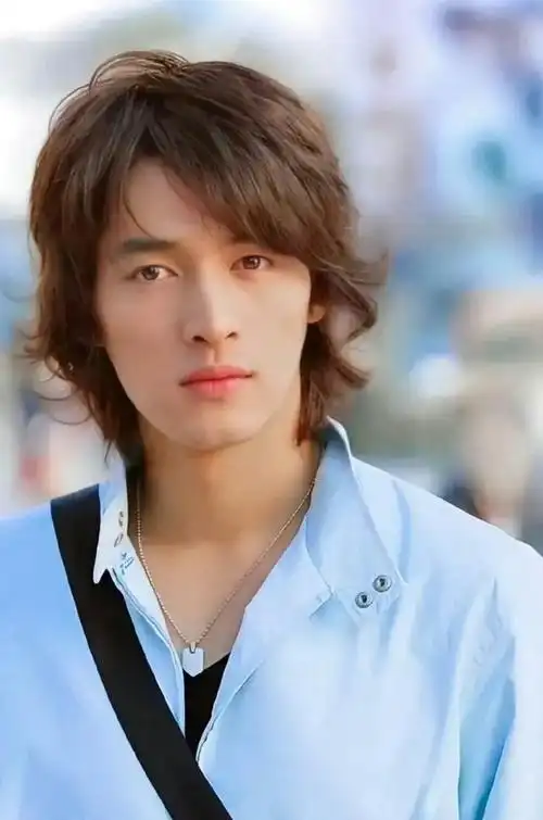 上戏12大校草:阳刚的,斯文的,痞帅的,占娱乐圈美男的半壁江山