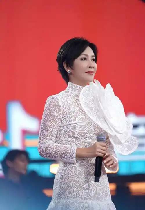 刘嘉玲也是一位重量级明星,不是一般明星所能比的,她的祖籍是玉林市