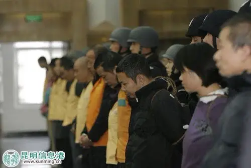 [align=center]在打黑除恶宣判大会上,蒋家田身绑绳索被验明正身.