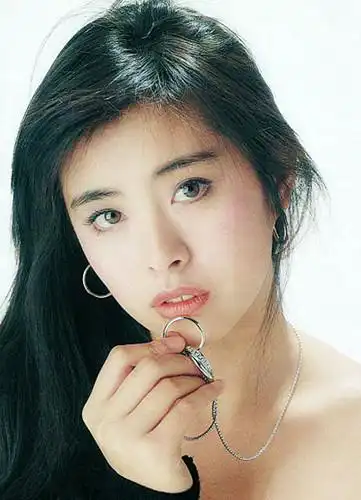 王祖贤 外文名:joey wong 国籍:加拿大 民族:汉族 出生地:台湾 祖籍