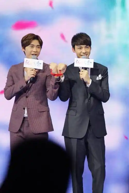 顶流陈伟霆和好友李易峰的亲密合照,你见过吗?