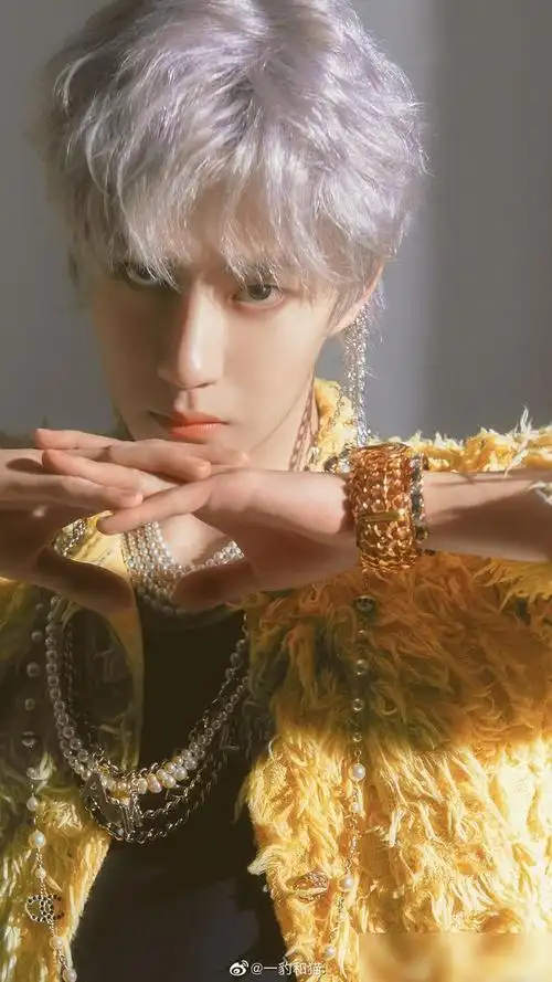 王一博银发撕漫感大片登上网络热搜了,到底是怎么了?