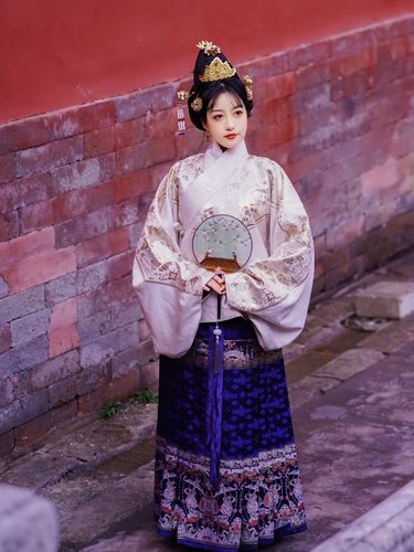 岁白听月小筑明制汉服女原创正品织金交领短袄汉服