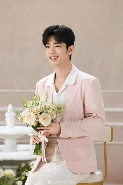 肖战##肖战evelom伊芙珑代言人##微信背景图