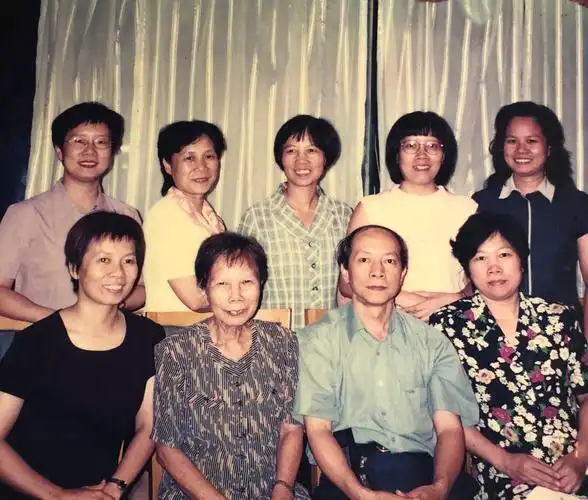 老照片,唤起了我们兄妹八人当年记忆.