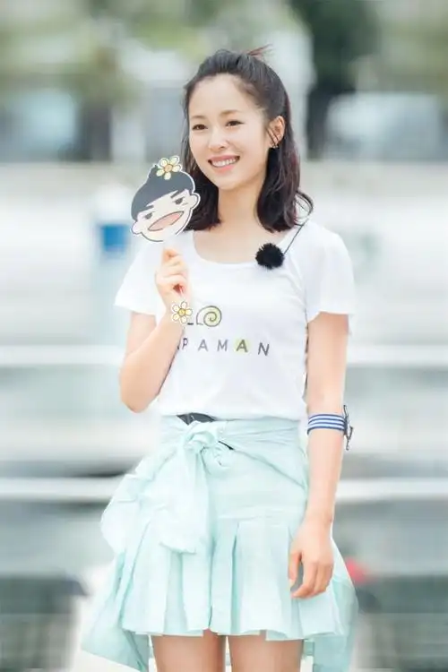 文艺女神江一燕也参加了节目.