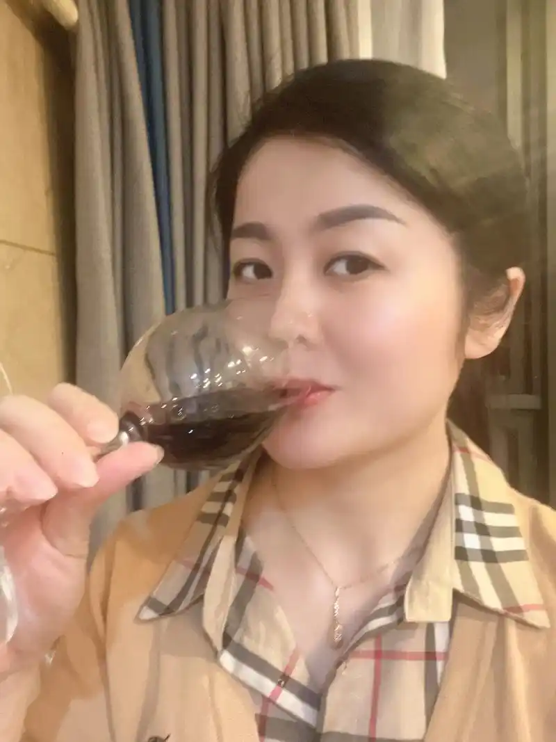 平生第一次一个人喝酒,[调皮]平生第一次一个人喝酒,[调皮] - 抖音