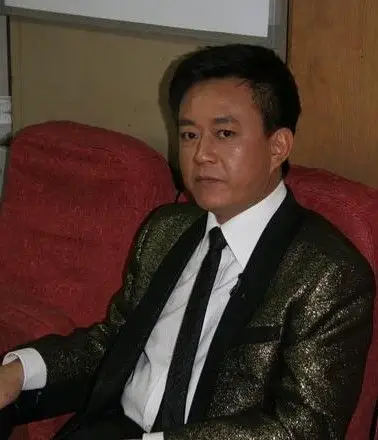 董卿朱军倪萍周涛撒贝宁 央视春晚主持现场后台花絮照(组图)