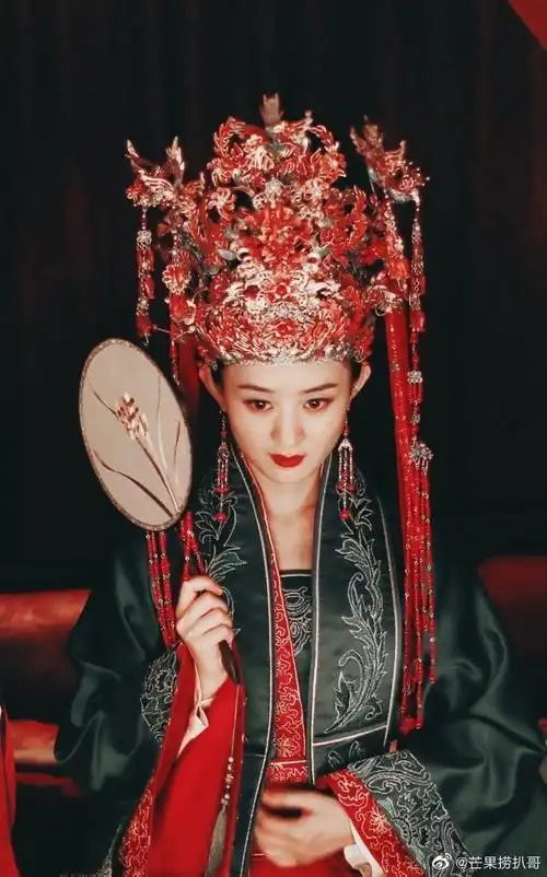赵丽颖饰演的明兰出嫁红妆嫁衣,凤冠霞帔,红绿古风嫁衣太美了!
