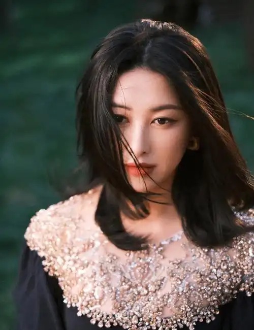 回顾朱珠前任个个是人物37岁选择嫁给普通人