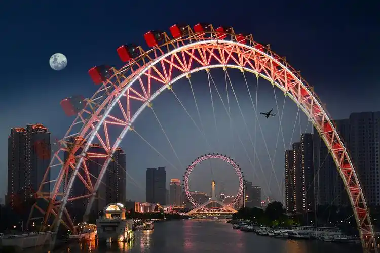 天津摩天轮又称"天津之眼",简称"天眼".入夜,美景如画.