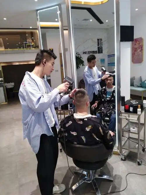 尔刚造型会所真的是一家沈阳高端小区的明星理发店,尔刚绝对