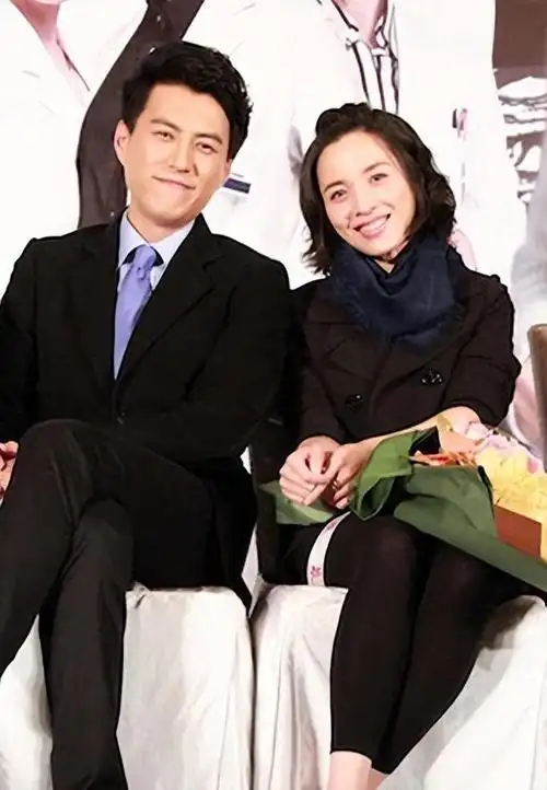 靳东老婆退圈5年变化大,身材走样白发明显,比黄晓明苍老太多|李佳