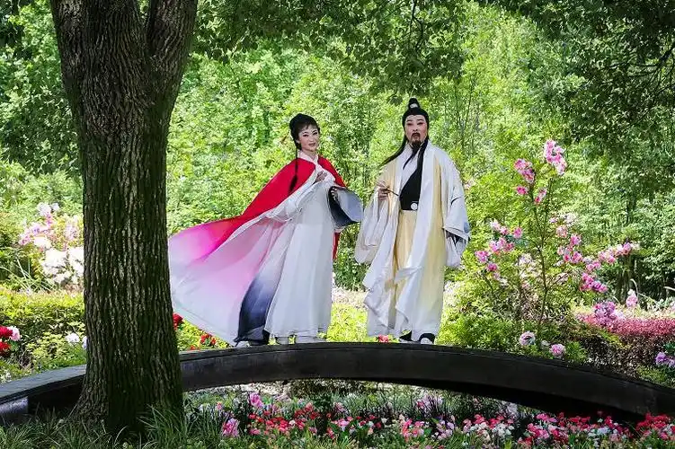 黄梅戏故事片《千古东坡》在黄州赤壁公园取景拍摄