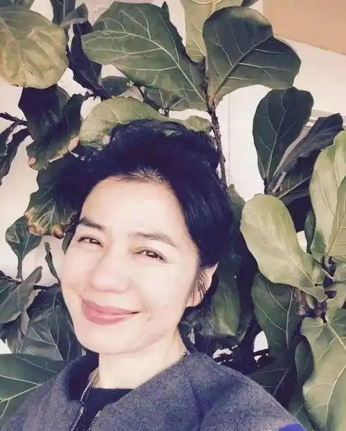 今天班长要唠一唠:香港第一美女钟楚红.