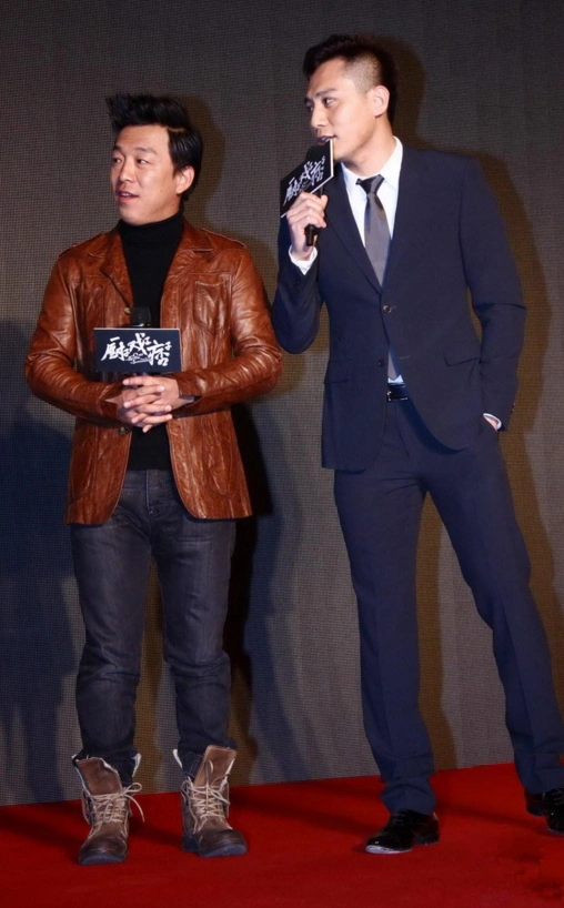 182cm的陆毅绝对算是高个子,和184cm的何润东比起来稍稍矮了一点点!