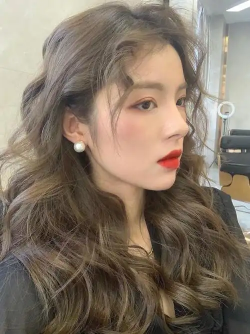 2021年最流行卷发来了,试试这几款,百搭气质又显脸小