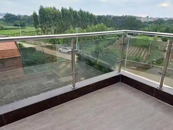 扶手面不锈钢51圆管7712厘钢化玻璃77棱形钢板立柱 可包工包料包