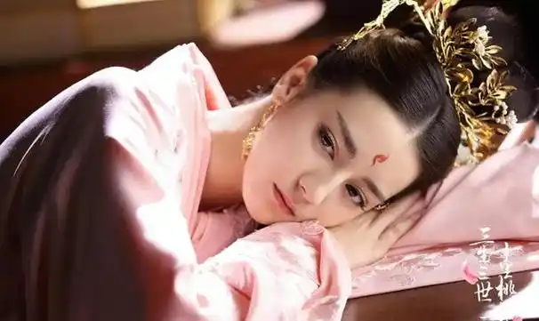 6年前还是古装"颜霸",迪丽热巴才31岁颜值就垮了?