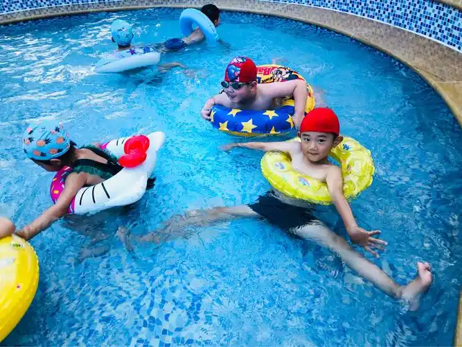 银河辰星幼儿园游泳馆开馆啦