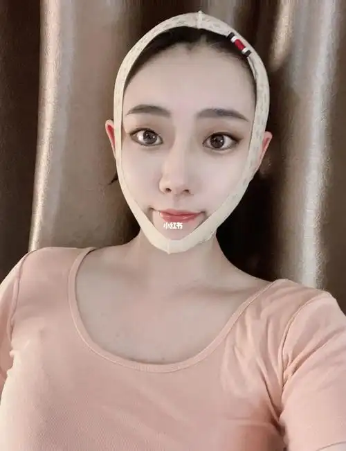 带上这v套明显会感觉脸紧绷了肉肉都往上提拉紧致了我已经带了一段