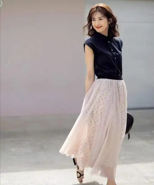 40岁女人一定要穿得优雅,学学这几组日系搭配,知性减龄又时尚