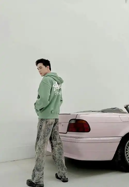 许魏洲最新工作花絮照