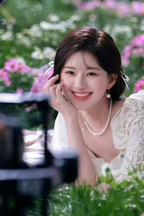 赵露思白裙盘发##赵露思贵族宫廷风造型