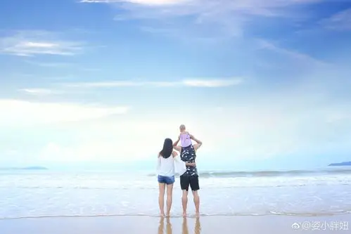 何姿七夕撒狗粮!晒一家三口海边写真显温馨