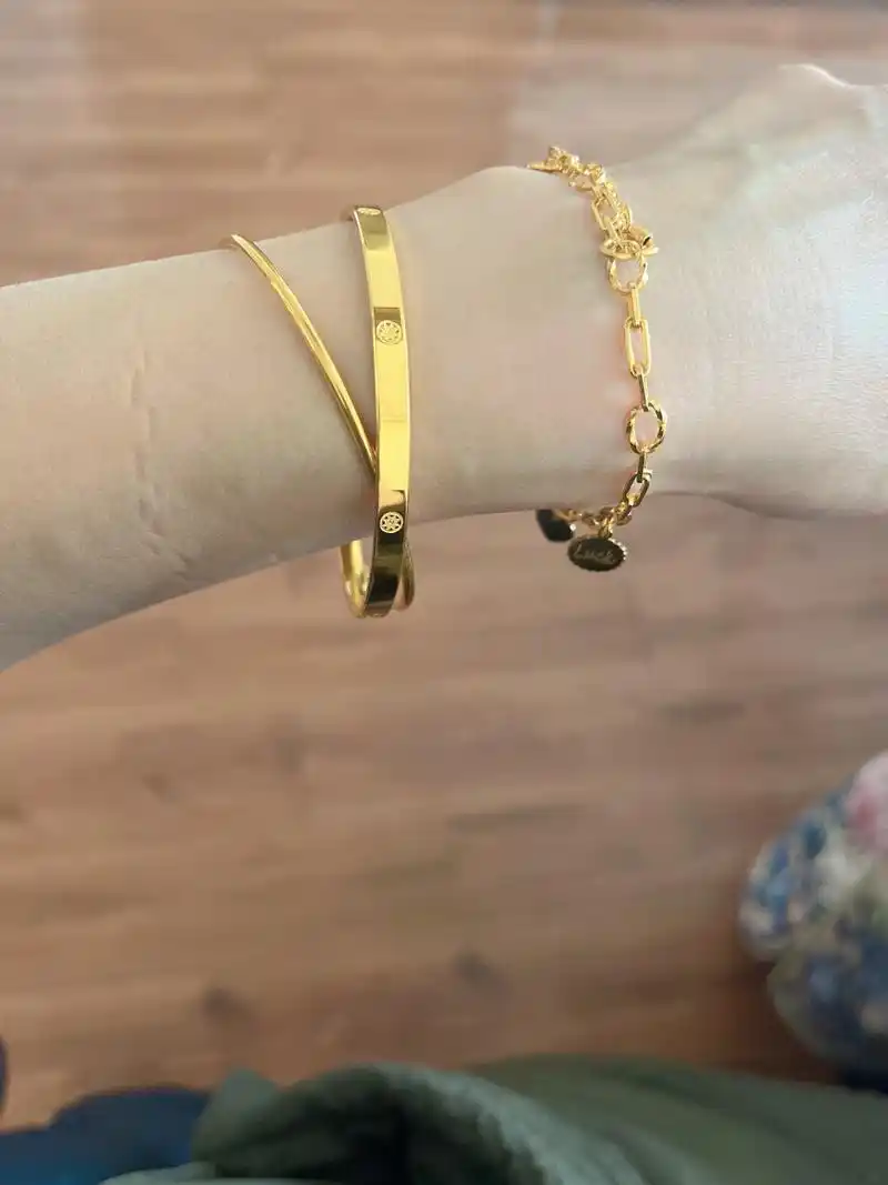 周大福lucky手链 防丢扣 虽然是弹簧扣,但架不住周大福lucky手链的