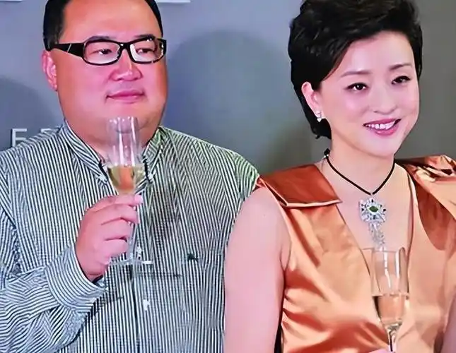 董洁出轨癞蛤蟆,林青霞恋上矮冬瓜,看到蒋雯丽老公彻底忍不了了