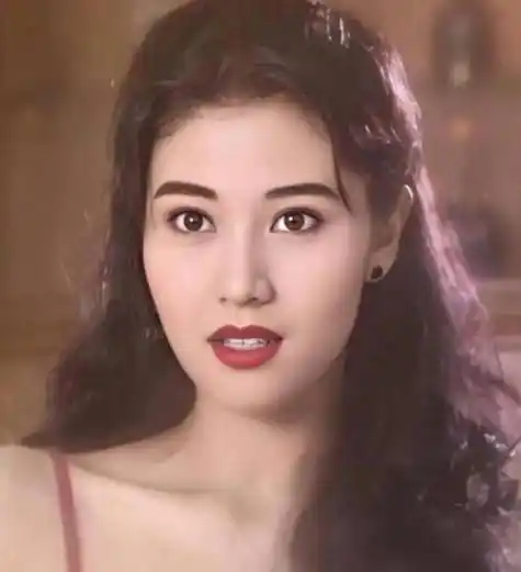 李嘉欣年轻时的颜值争议:高颧骨,厚嘴唇,是真是假?