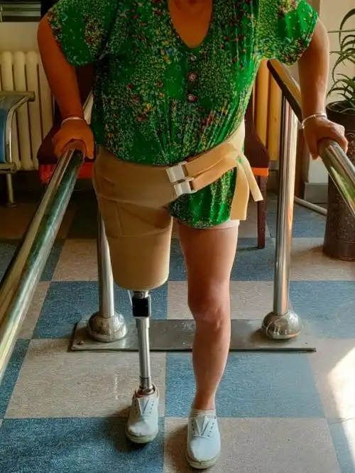 大腿假肢初次装配