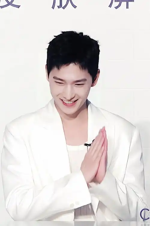 就问有谁能拒绝杨洋的笑,简直就是我心中的白马王子啊