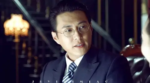 靳东 读你千遍不厌倦,读你的故事像三月……初见明楼,是在那个夏末